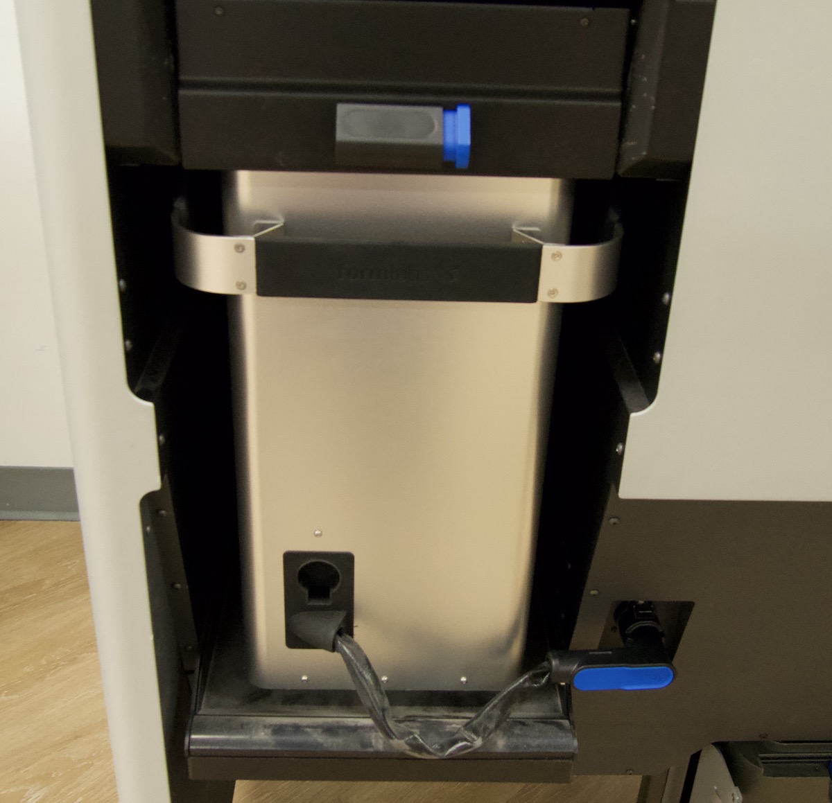 Inserting and removing a build chamber (Fuse Sift)